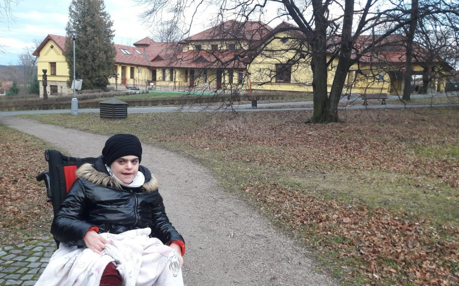 Auto s plošinou pro Anetku